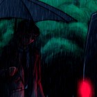 El agente Access espera bajo la lluvia.